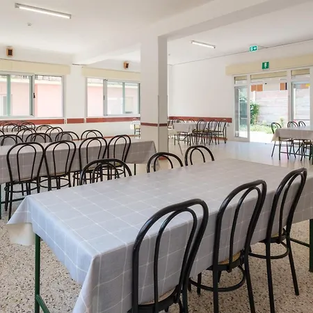 אכסניה Meet *